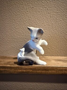 Vintage Retired Lladro 5236 Cat and Mouse Porcelain Figurine 1984 Spain